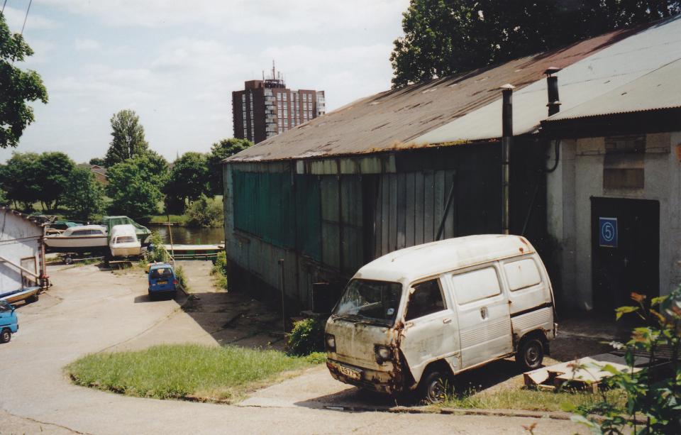 Tour_Bus.jpg
